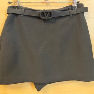 VALENTINO Designer SKORT Black V Belt size 38